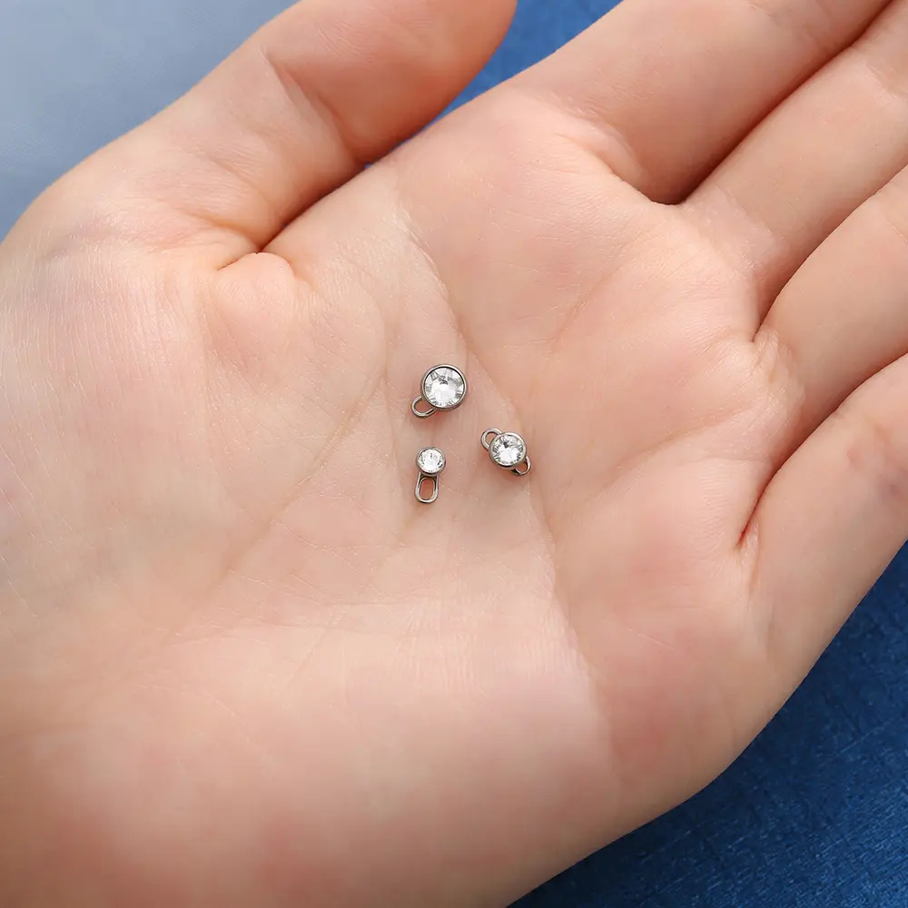 Micropele De Titânio Perfurada Com Swarovski