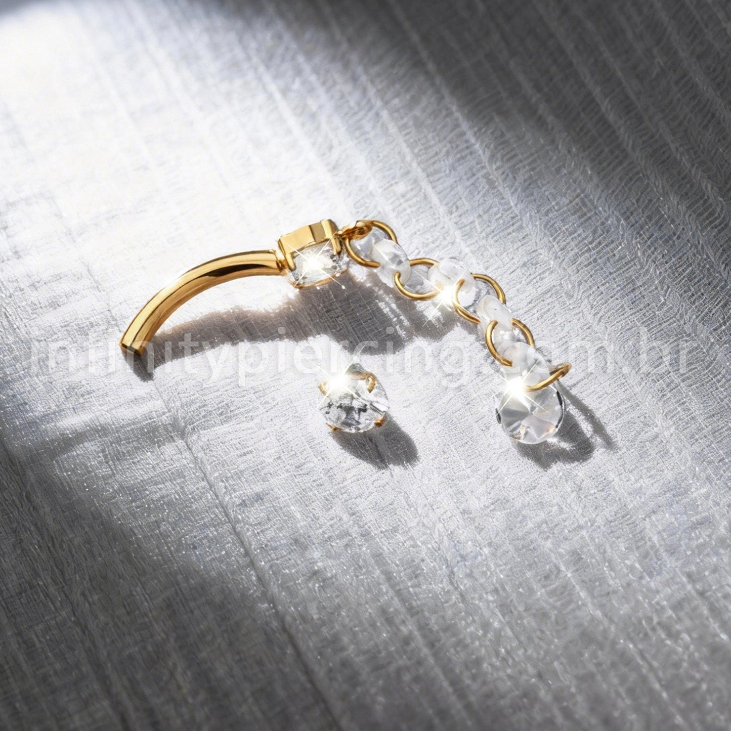 Piercing Banana Titânio Pingente Zircônia Cravejada