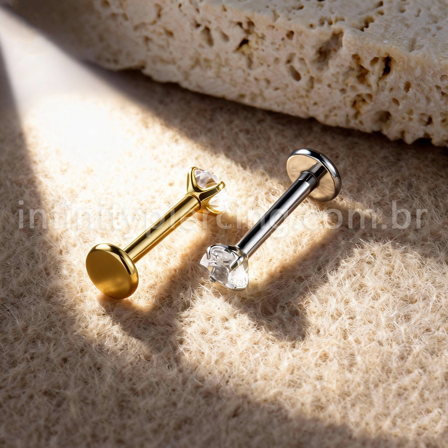 Piercing Labret Titânio Zircônia Cravejada Coração