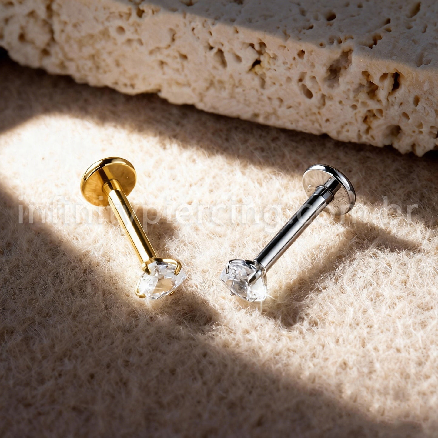 Piercing Labret Titânio Zircônia Cravejada Coração