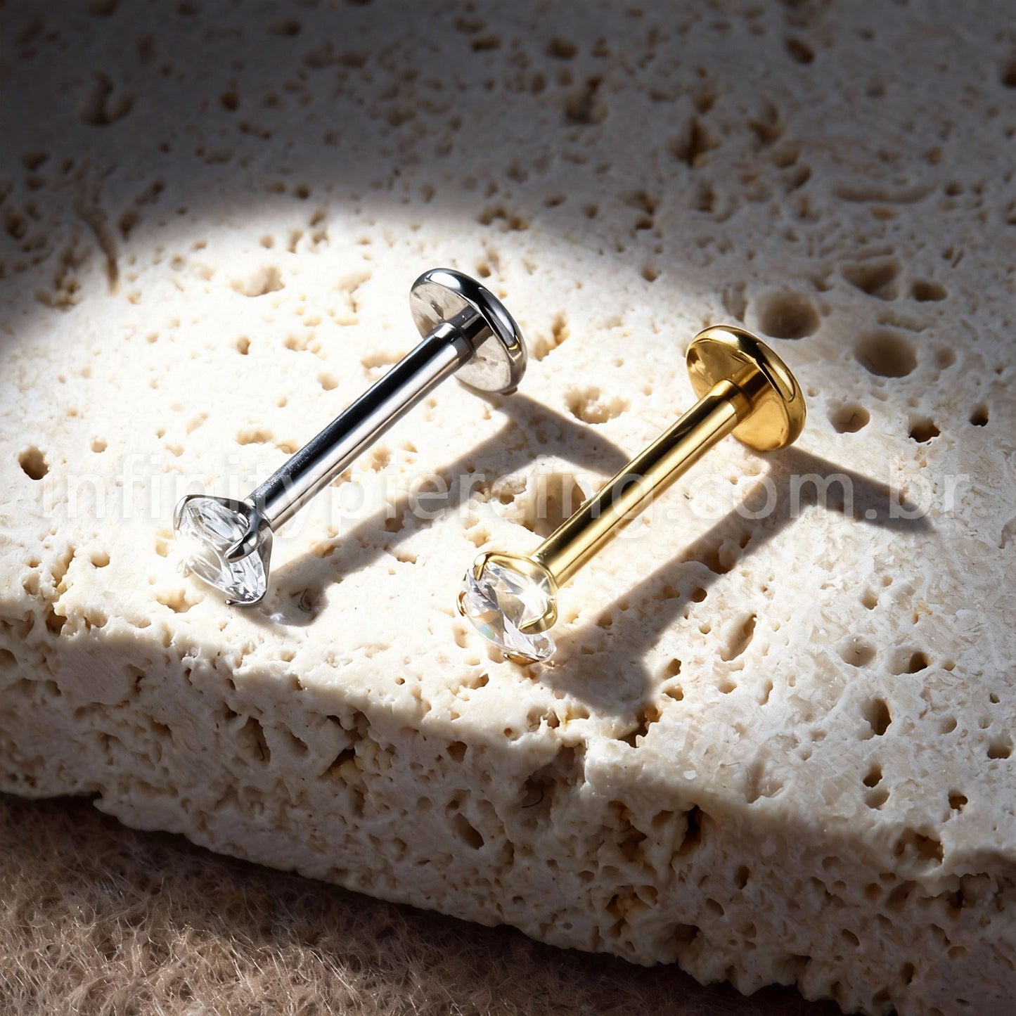 Piercing Labret Titânio Zircônia Cravejada Coração