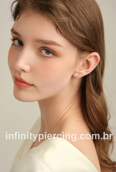 Piercing Labret Titânio Flor Smile Zircônia