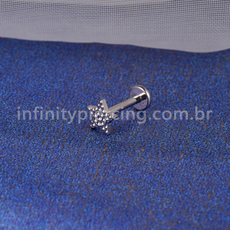 Piercing Labret Titânio Estrela Detalhado