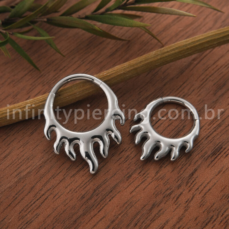 Piercing Argola Titânio Segmento Articulado Detalhe Fogo