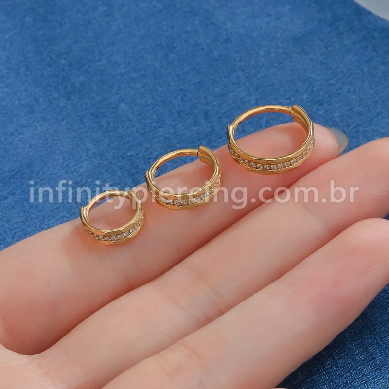 Piercing Argola Titânio Segmento Articulado Detalhada Zircônia Cravejada