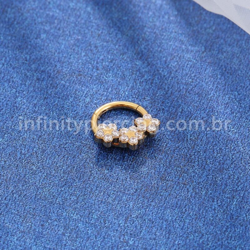 Piercing Argola Titânio Segmento Articulado 3 Flores Zircônia Cravejada
