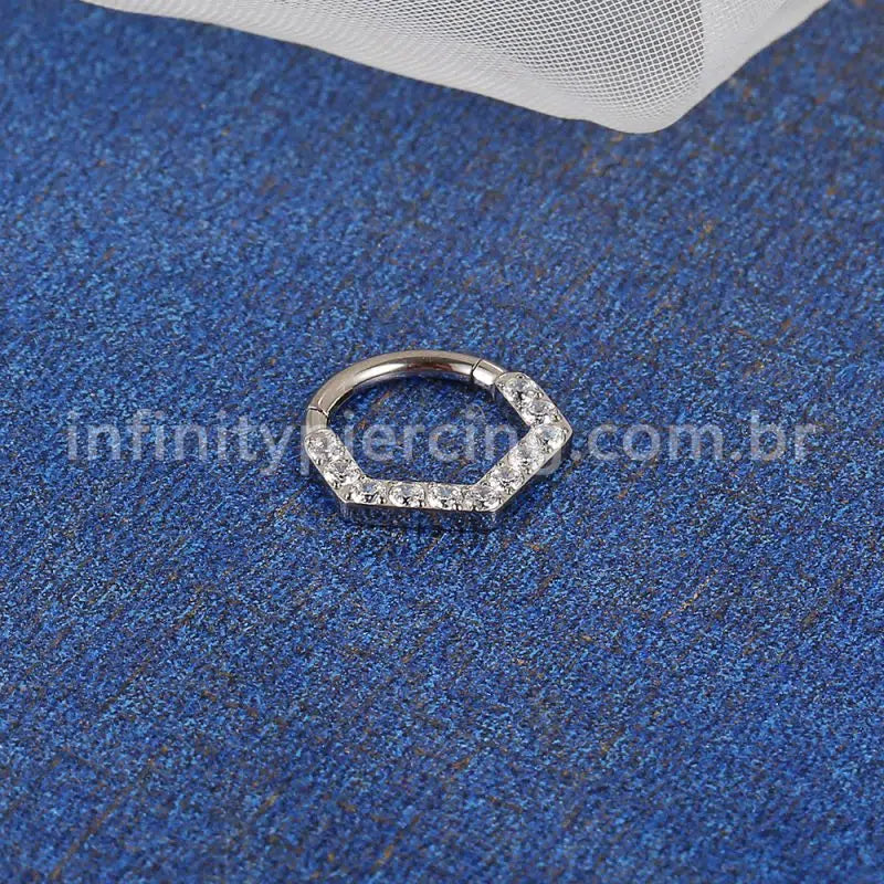 Piercing Argola Titânio Detalhe V Zircônia Frontal