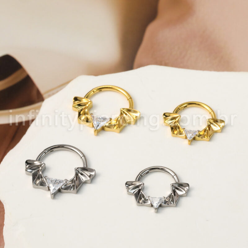 Piercing Argola Titânio Segmento Articulado Asas/Zircônia Cravejada