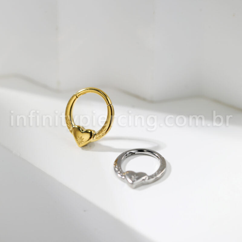 Piercing Argola Titânio Segmento Articulado Coração Com Detalhes