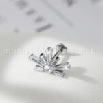 Piercing Labret Titânio Meia Flor Zircônia