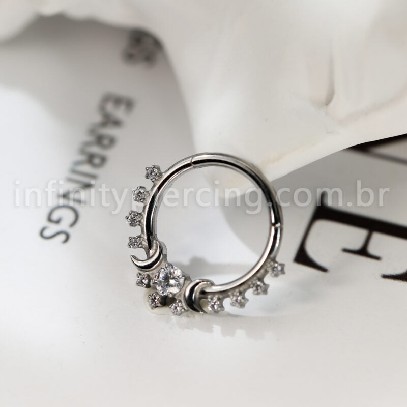 Piercing Argola Titânio Segmento Articulado Luas E Zircônia