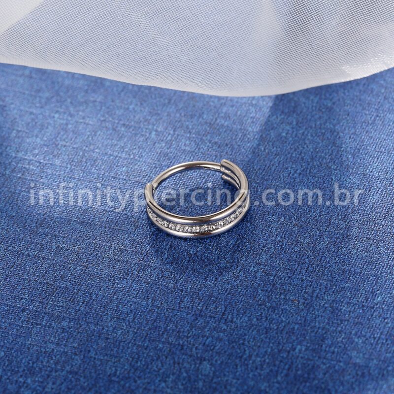 Piercing Argola Titânio Segmento Articulado Lisa/Zircônia Cravejada