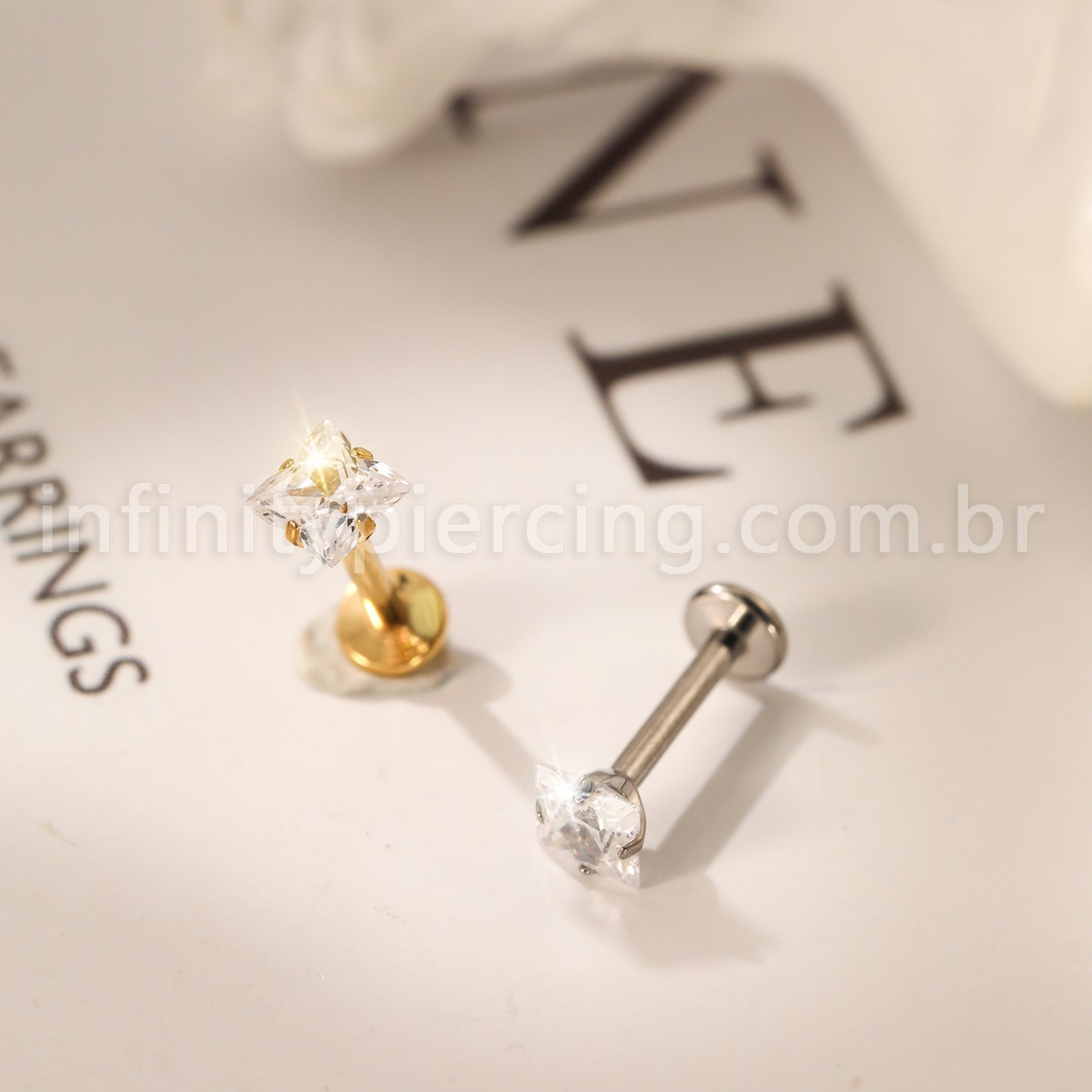 Piercing Labret Titânio Flor Zircônia