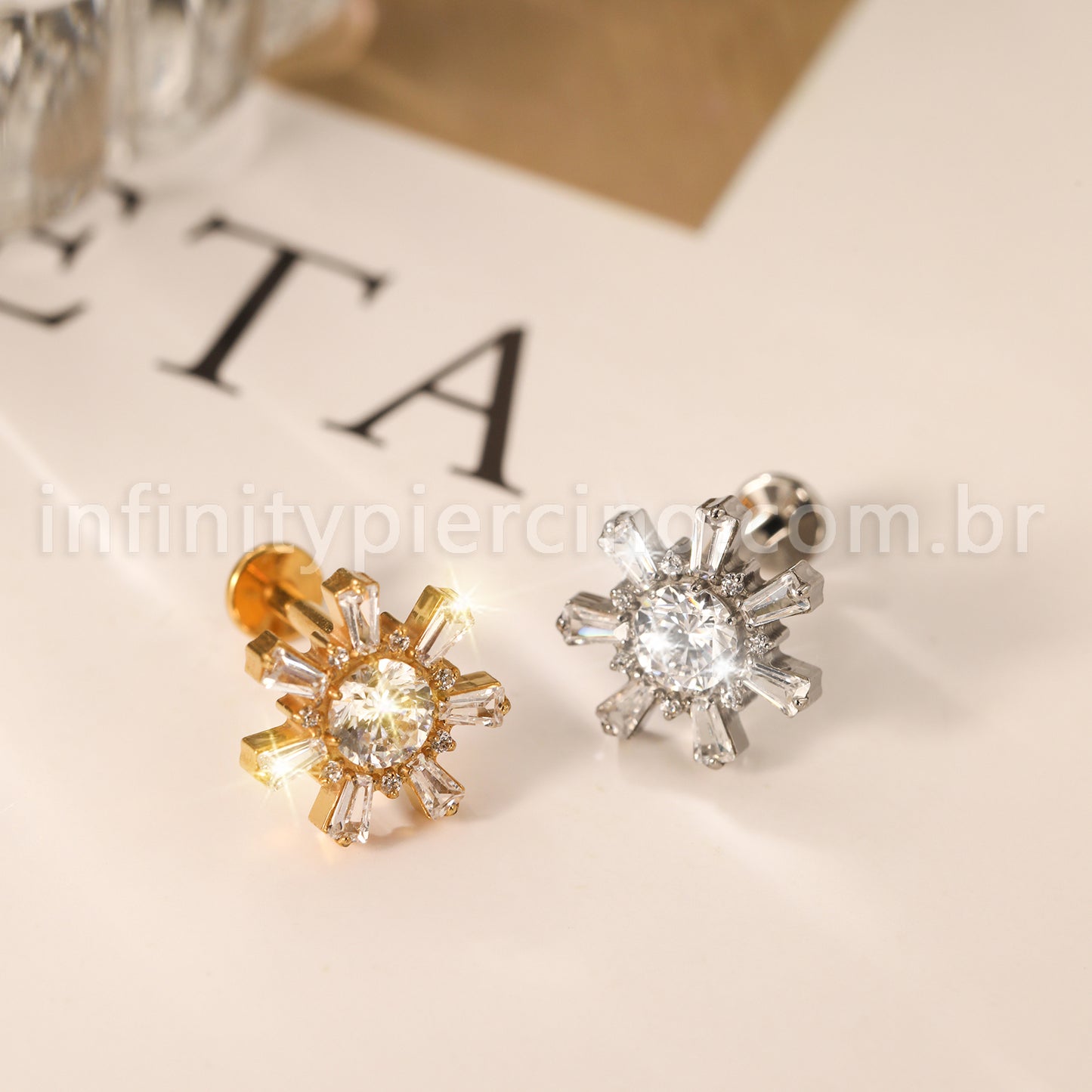 Piercing Labret Titânio Flor Zircônia