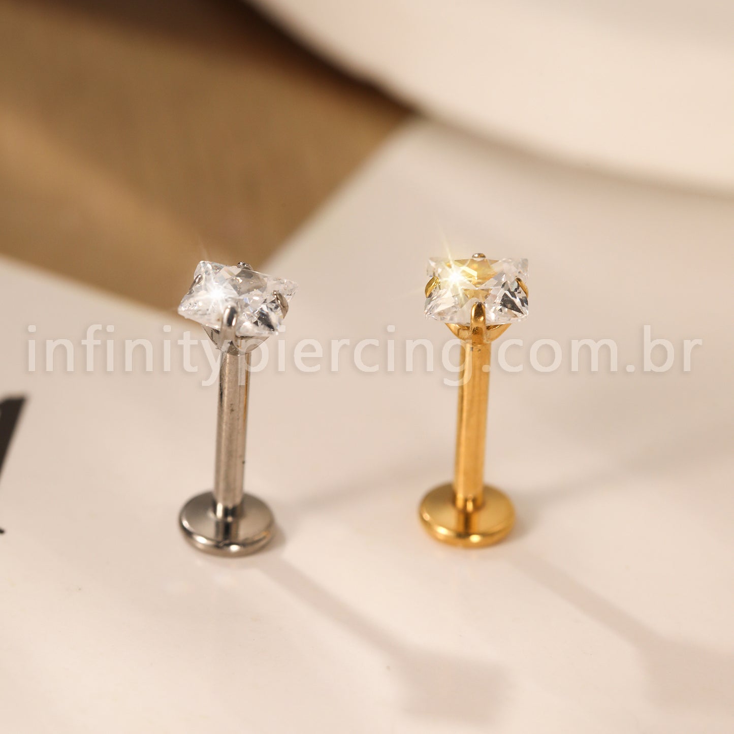 Piercing Labret Titânio Flor Zircônia