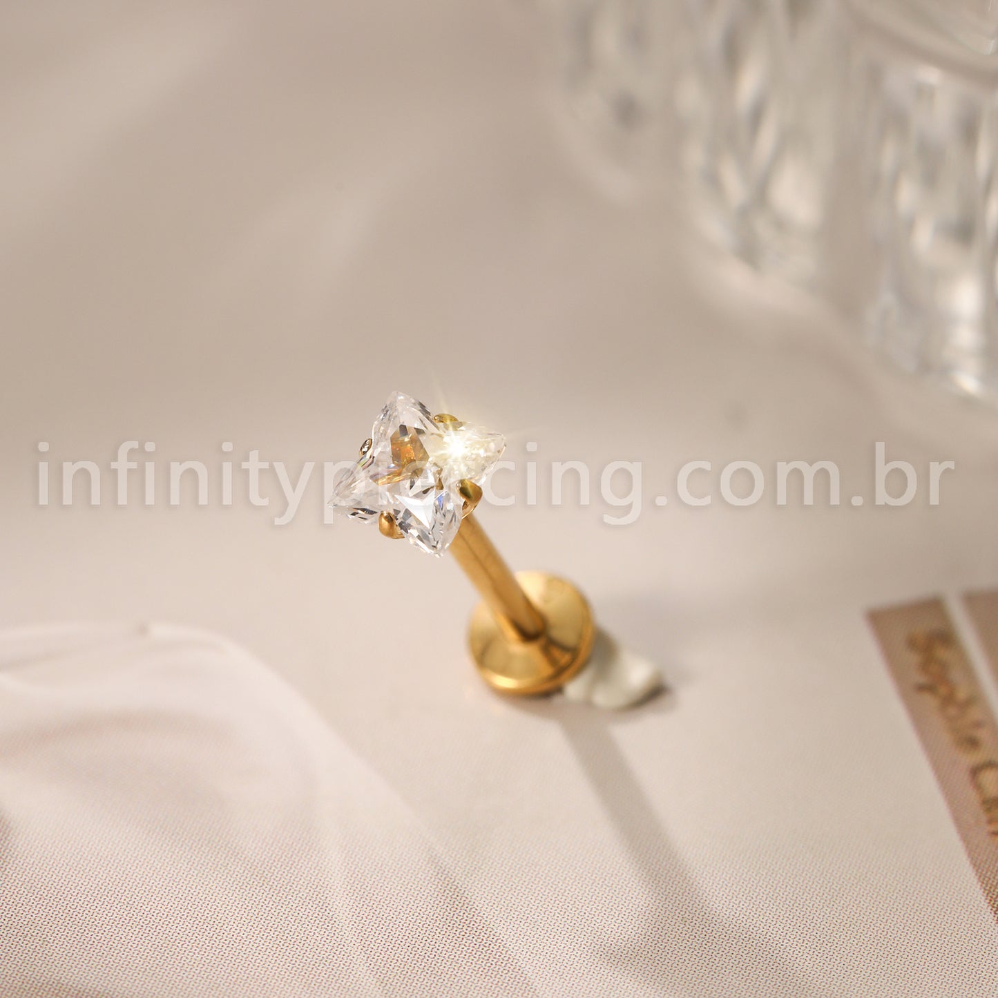 Piercing Labret Titânio Flor Zircônia