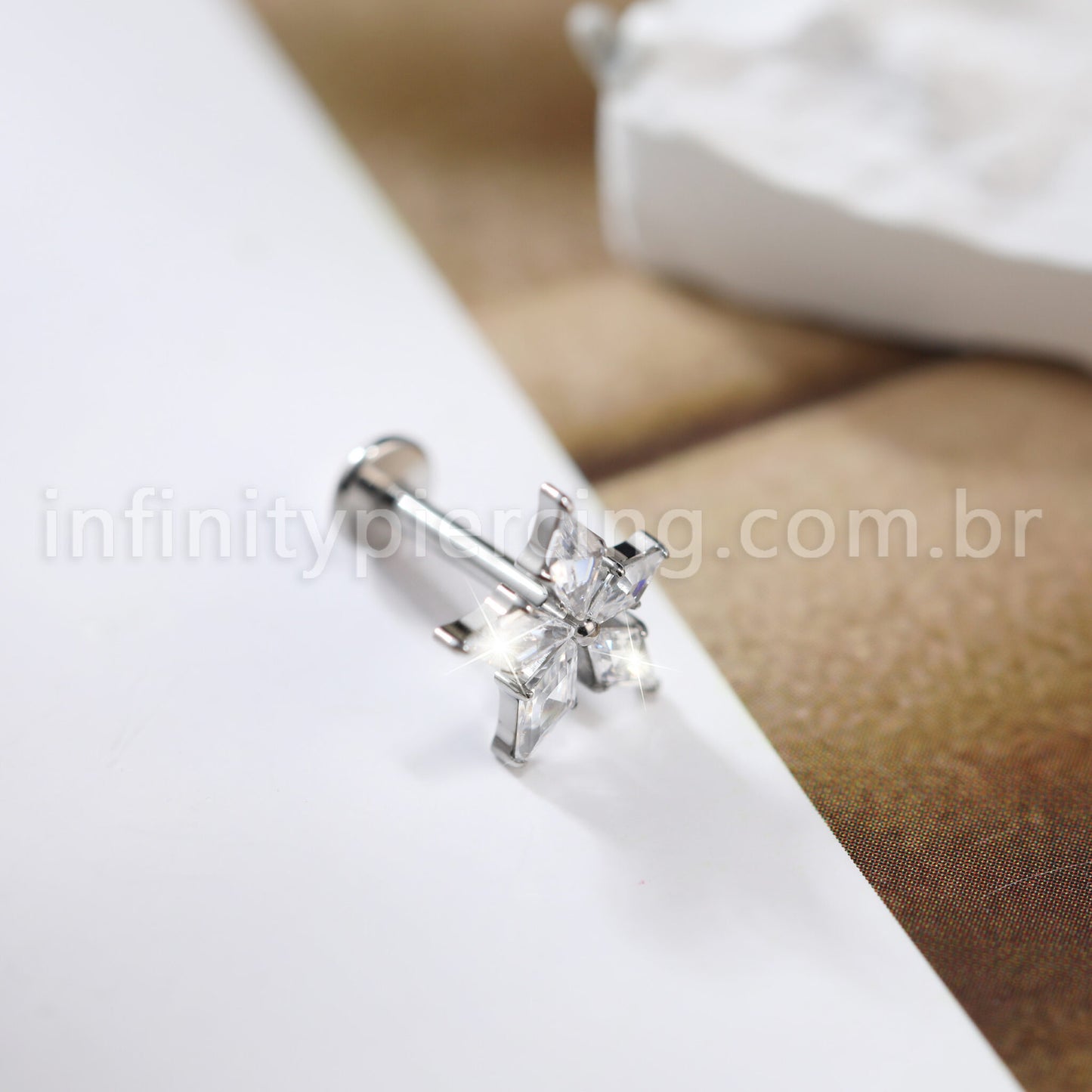 Piercing Labret Titânio Flor Zircônia Cravejada