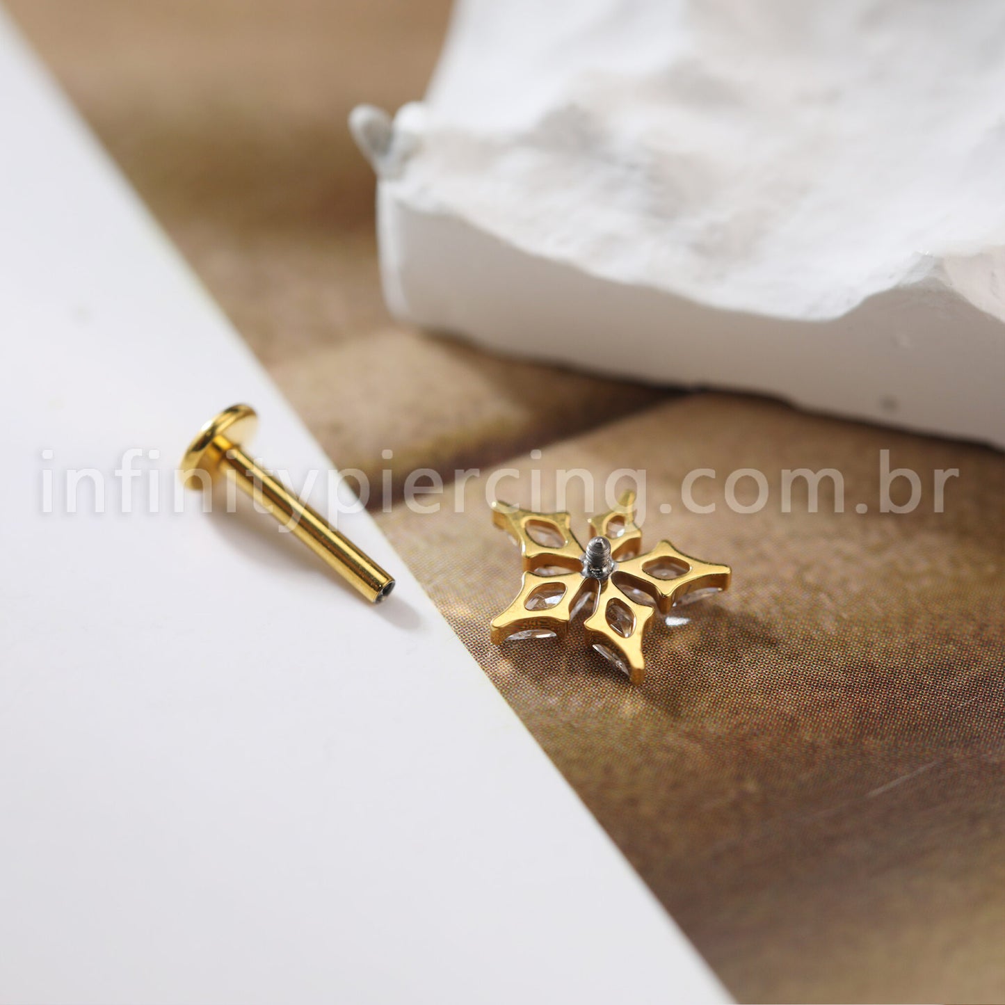 Piercing Labret Titânio Flor Zircônia Cravejada
