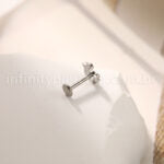 Piercing Labret Titânio Flor De Liz