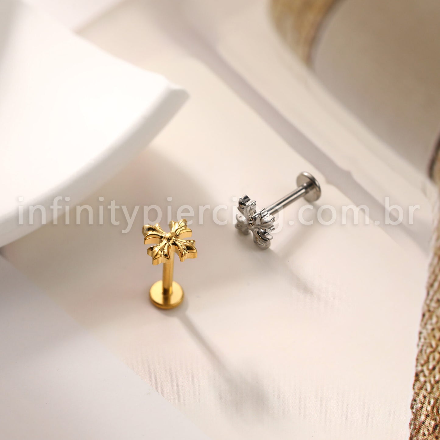 Piercing Labret Titânio Flor 4 Pontas