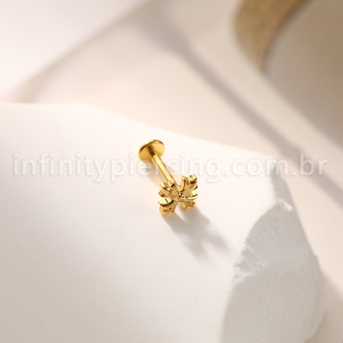 Piercing Labret Titânio Flor 4 Pontas