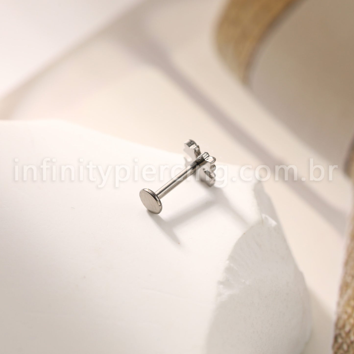 Piercing Labret Titânio Flor 4 Pontas