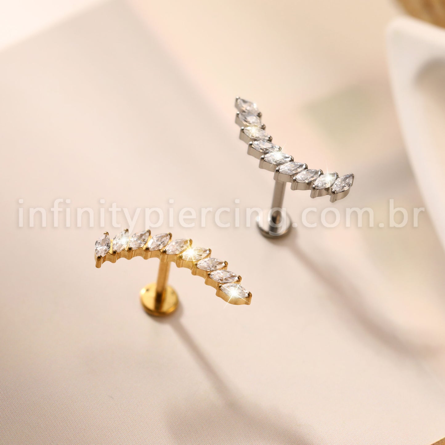 Piercing Labret Titânio Cluster Zircônia Cravejada