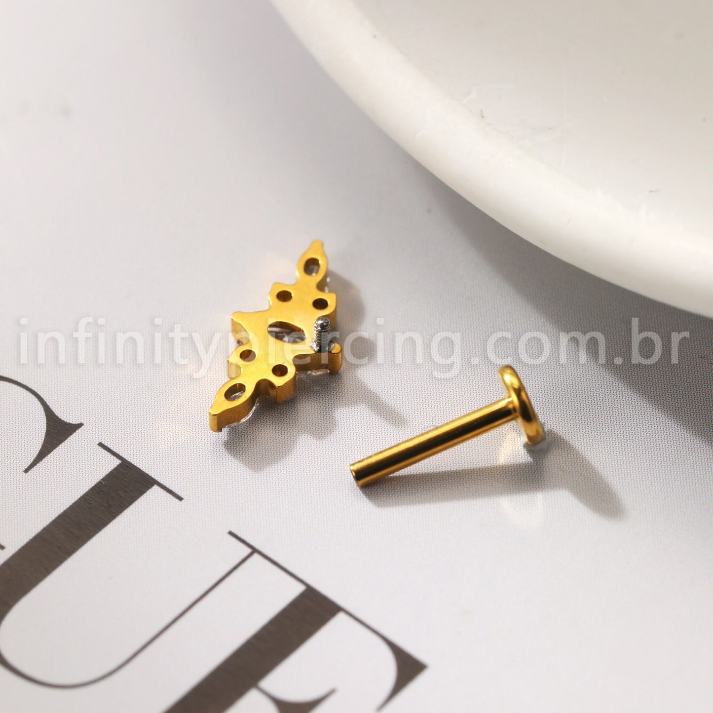 Piercing Labret Titânio Cluster Zircônia Cravejada
