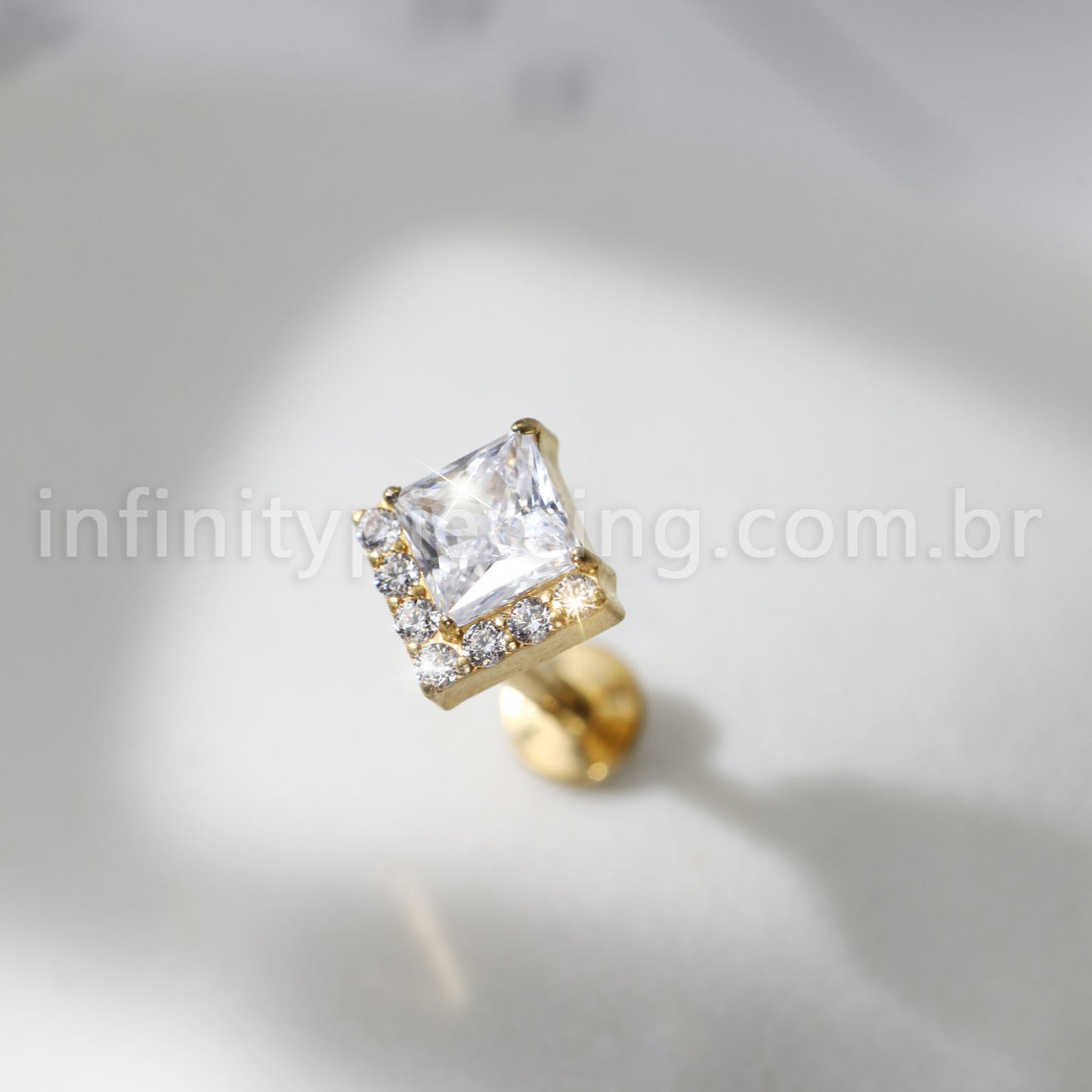 Piercing Labret Titânio Quadrado Zircônias