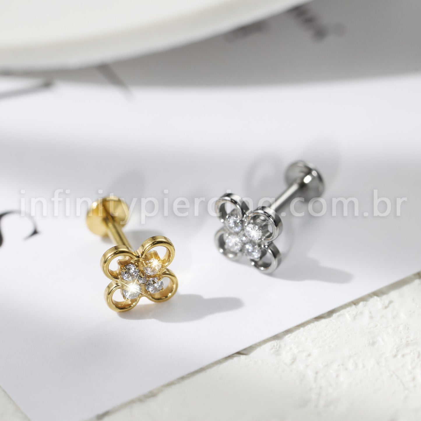 Piercing Labret Flor Titânio Zircônia