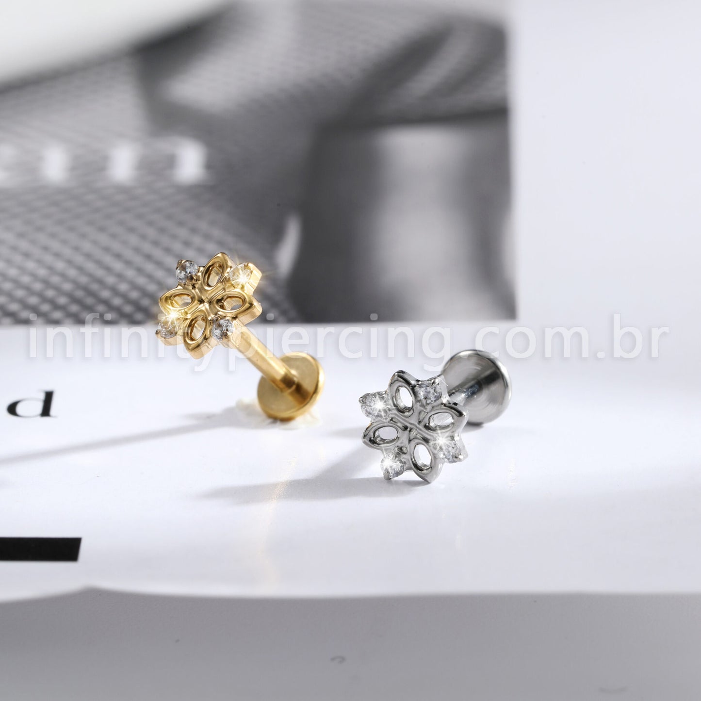 Piercing Labret Titânio Flor Zircônia