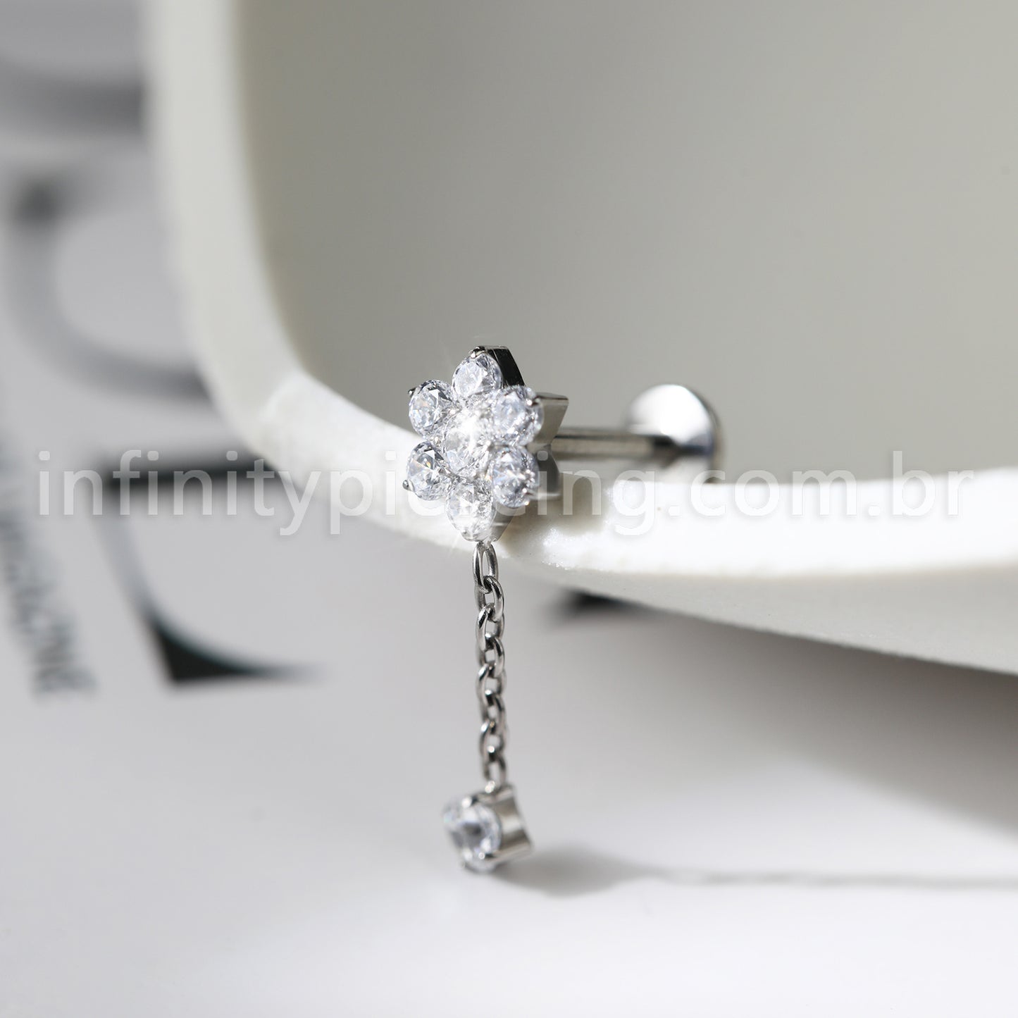 Piercing Labret Flor Titânio Corrente Zircônia