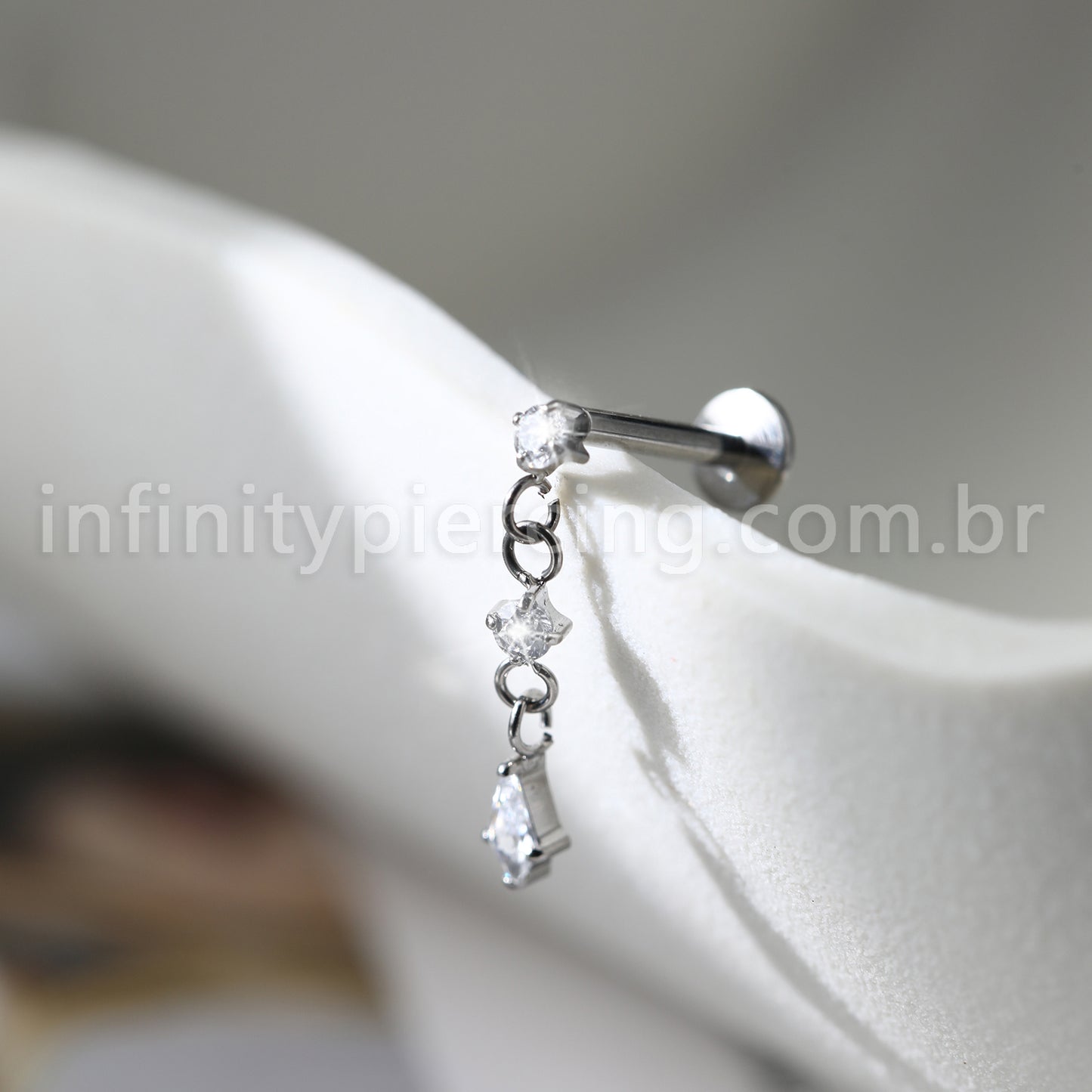 Piercing Labret Redondo Titânio Com Pingente Zircônia