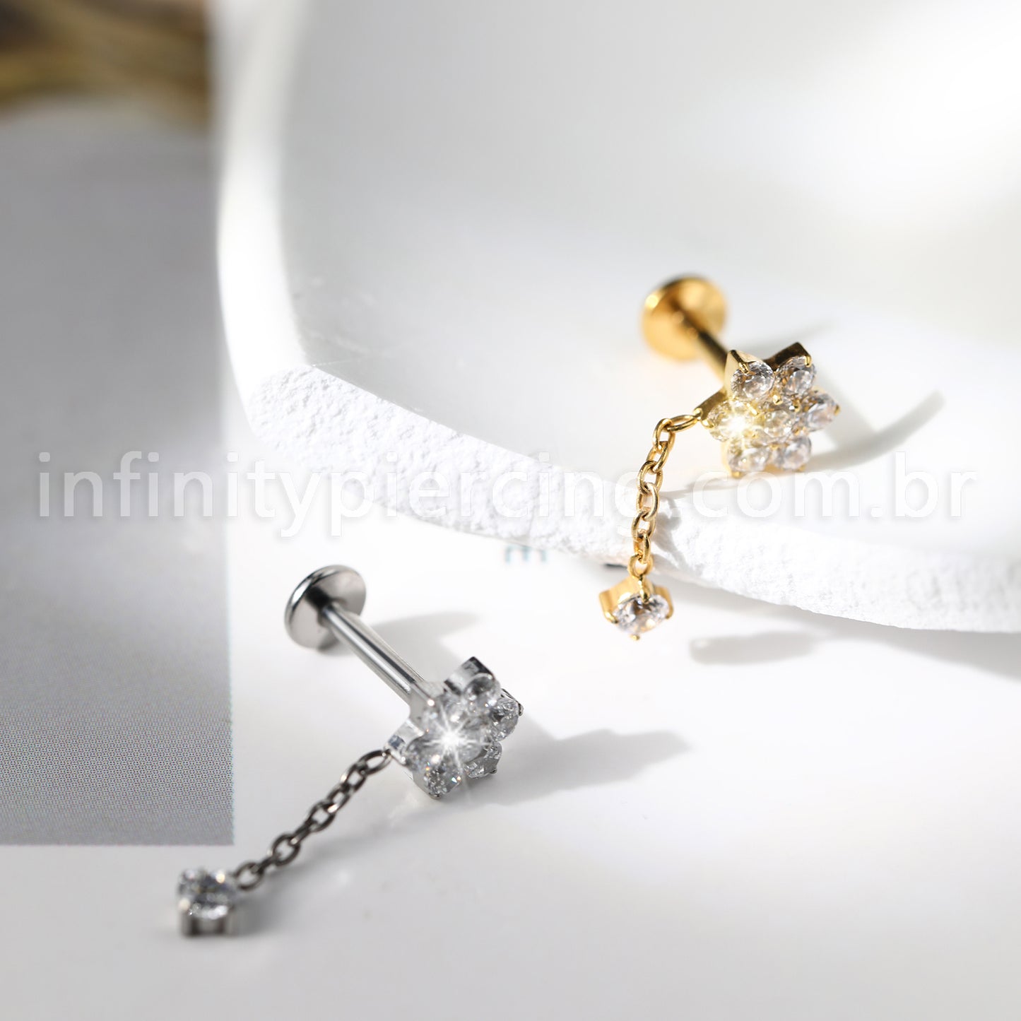 Piercing Labret Flor Titânio Corrente Zircônia