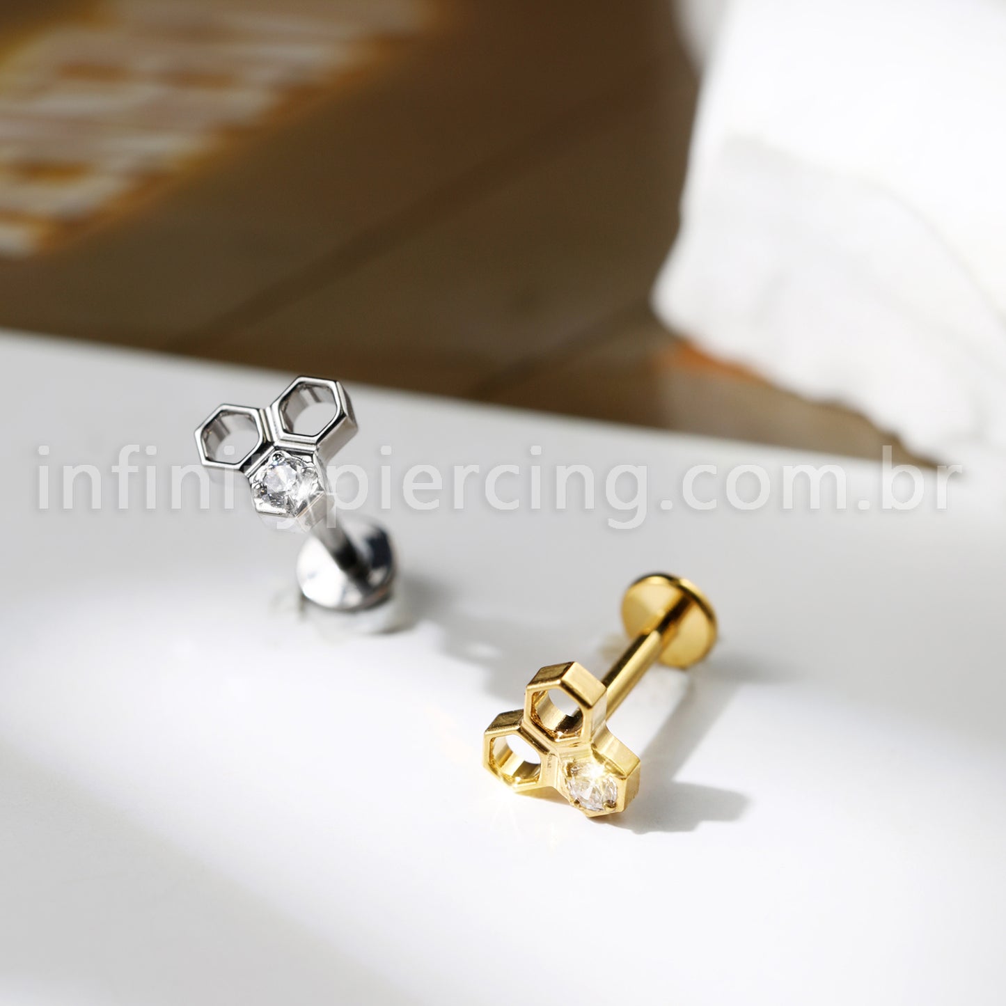 Piercing Labret Favo Titânio Zircônia