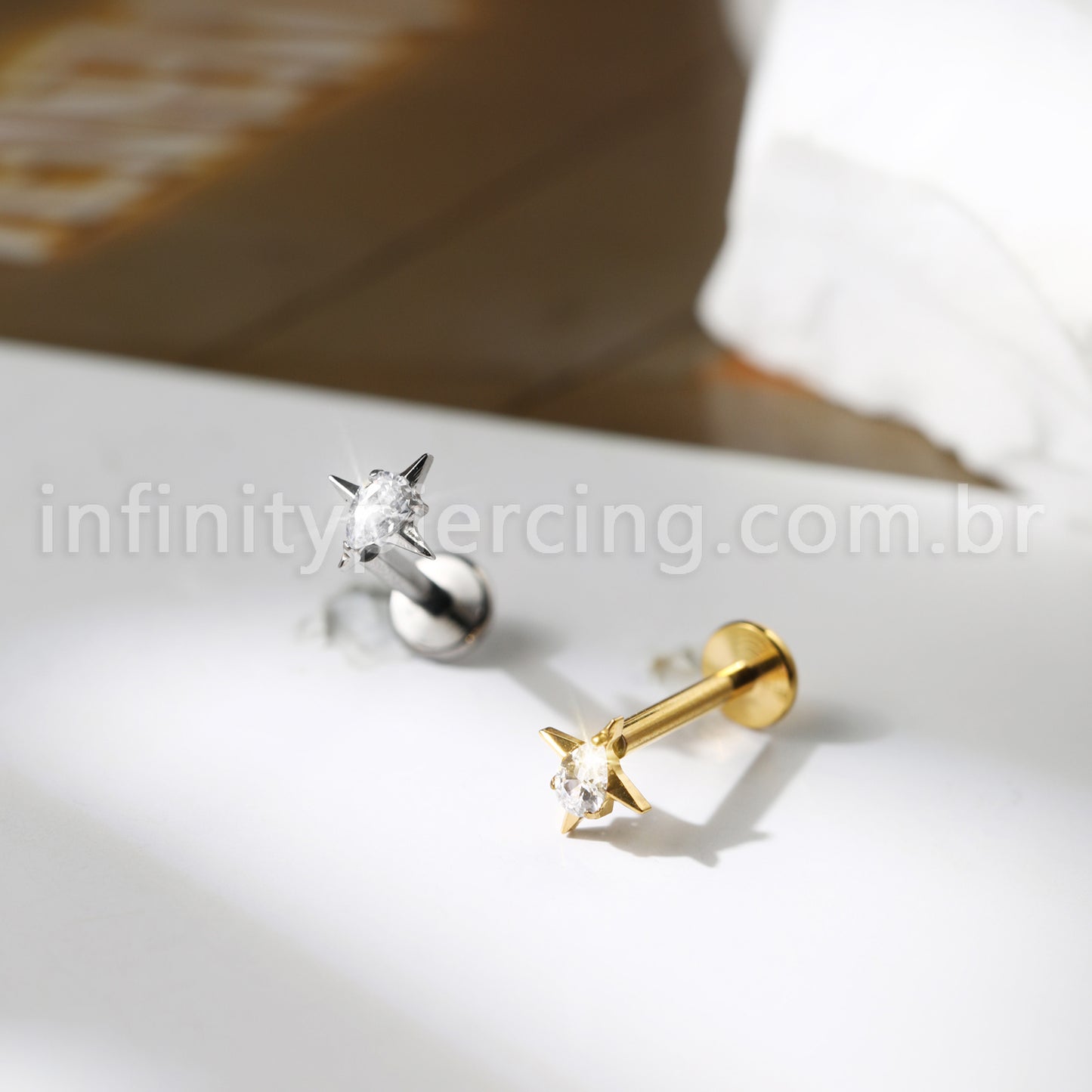 Piercing Labret Titânio Quatro Pontas Zircônia Oval
