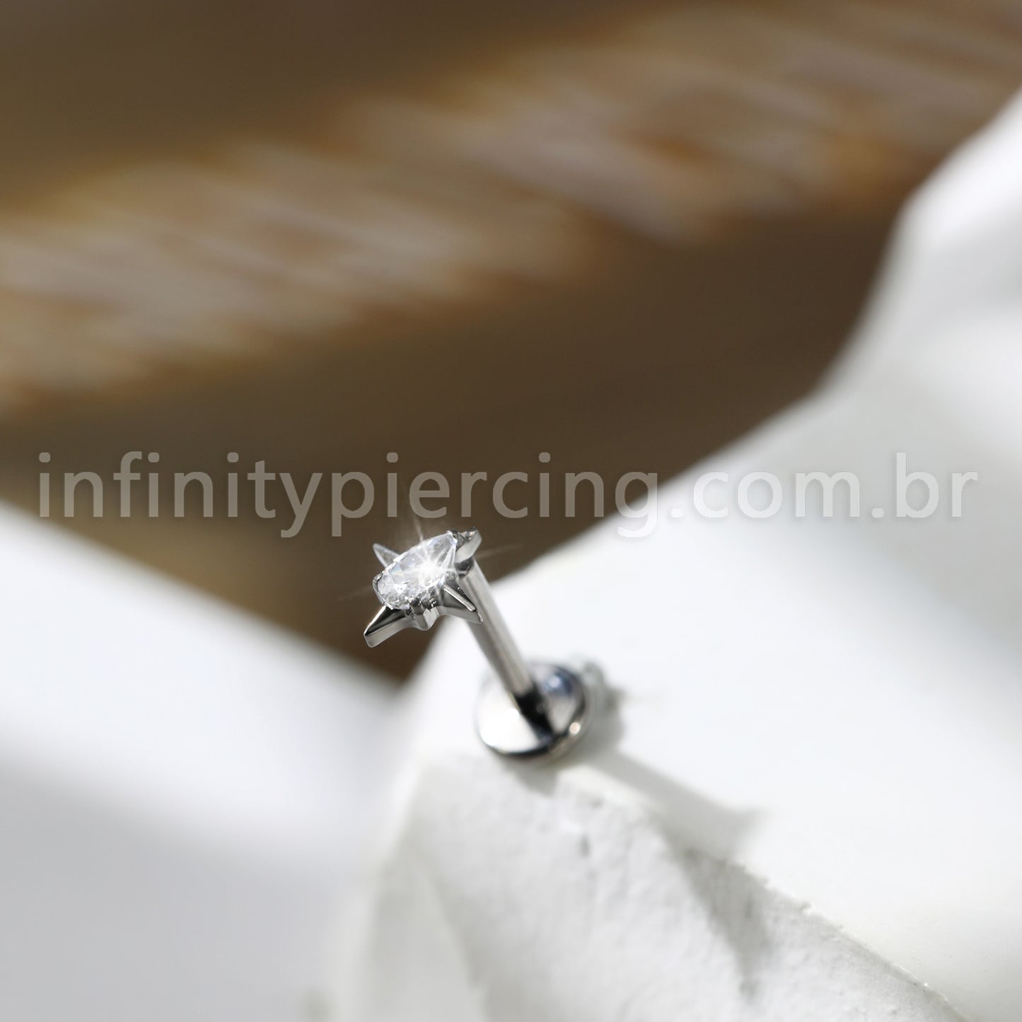Piercing Labret Titânio Quatro Pontas Zircônia Oval