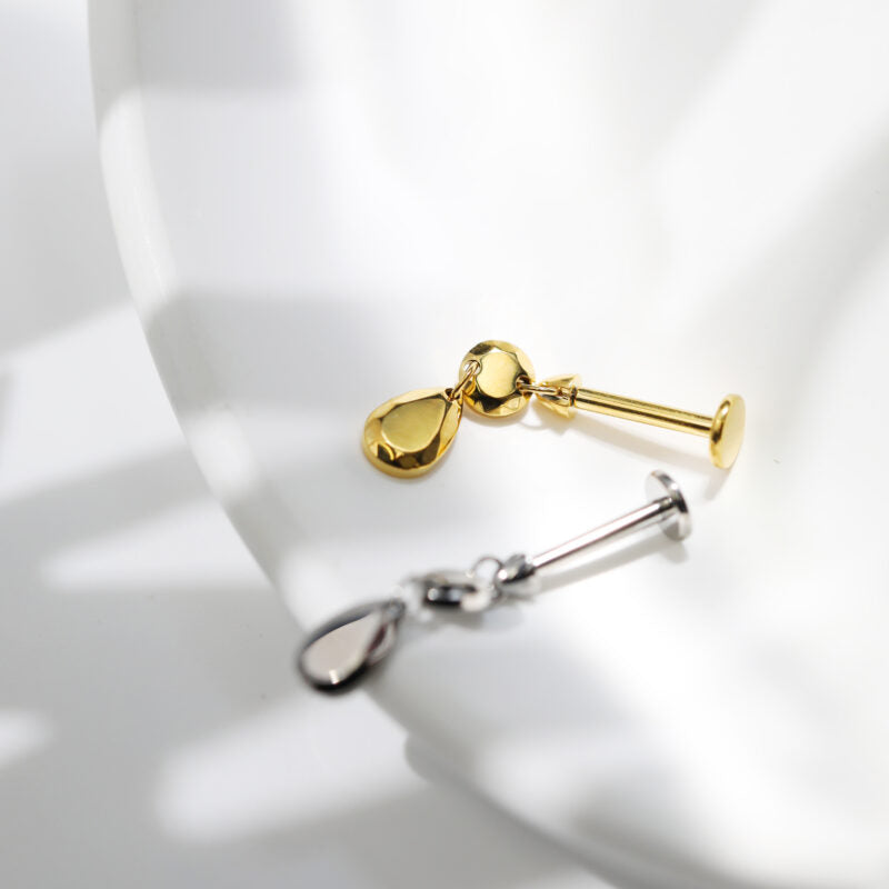 Piercing Labret Titânio Com Pingente Gota
