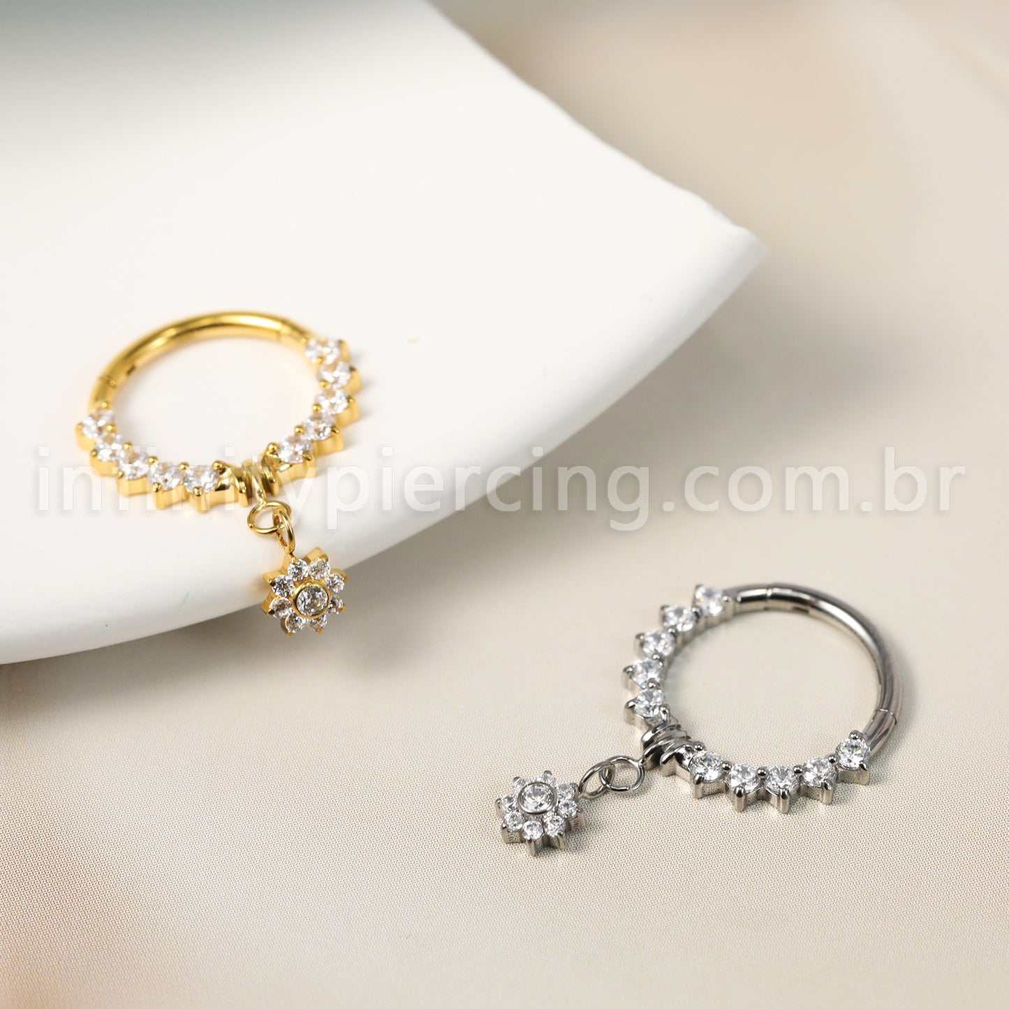 Piercing Argola Titânio Segmento Articulado Zircônia Frontal Com Pingente Flor