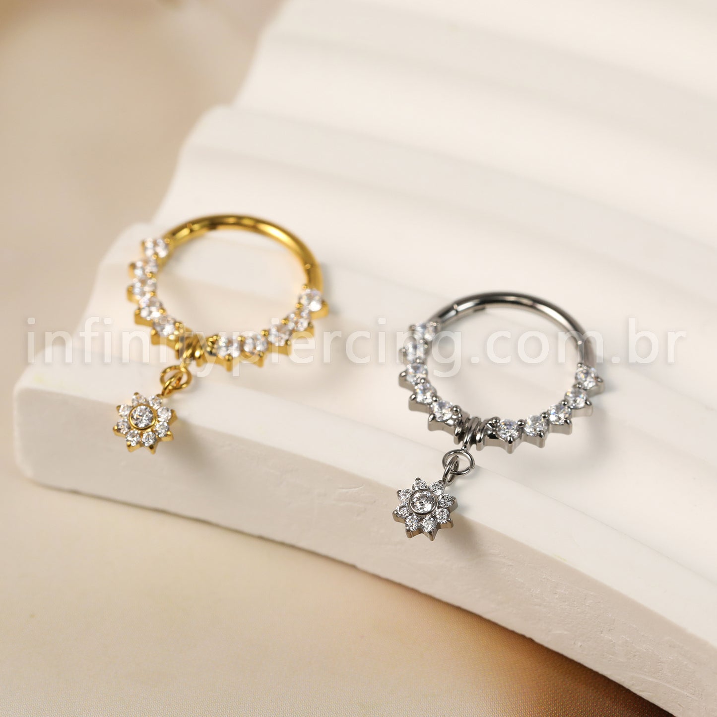 Piercing Argola Titânio Segmento Articulado Zircônia Frontal Com Pingente Flor
