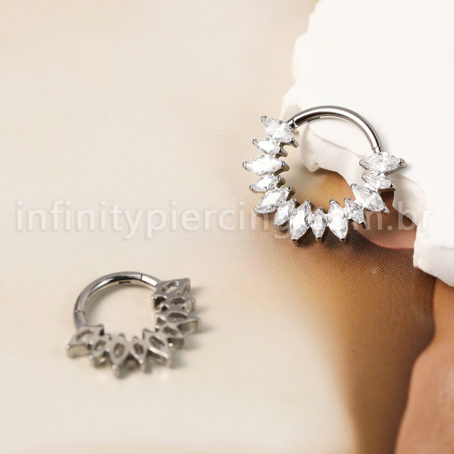 Piercing Argola Titânio Segmento Articulado Zircônia Cravejada