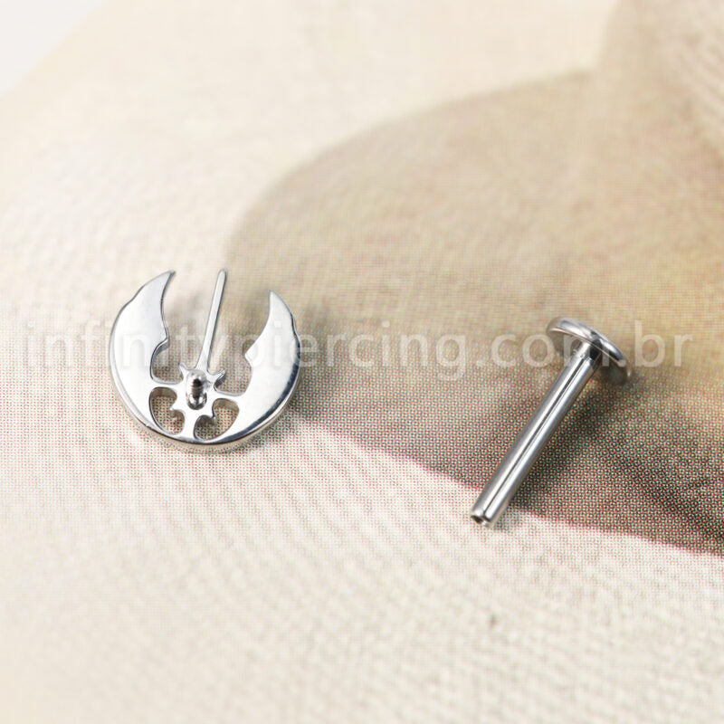 Piercing Labret Titânio Asas Detalhadas