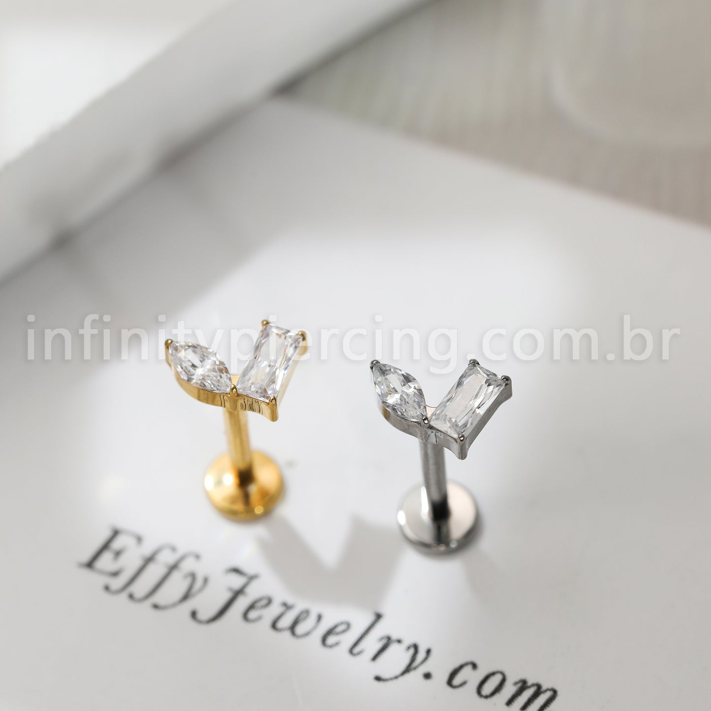 Piercing Labret Titânio 2 Pedras Zircónia Cravejada