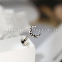 Piercing Labret Titânio Lua Detalhada