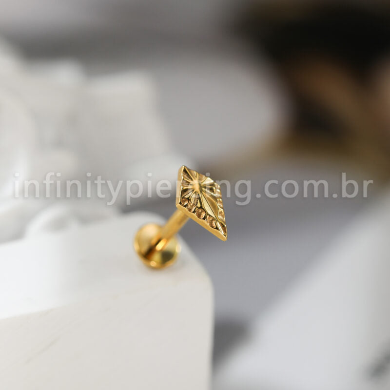 Piercing Labret Titânio Diamante Detalhado