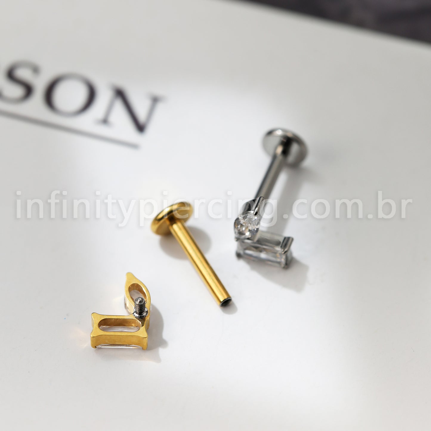 Piercing Labret Titânio 2 Pedras Zircónia Cravejada