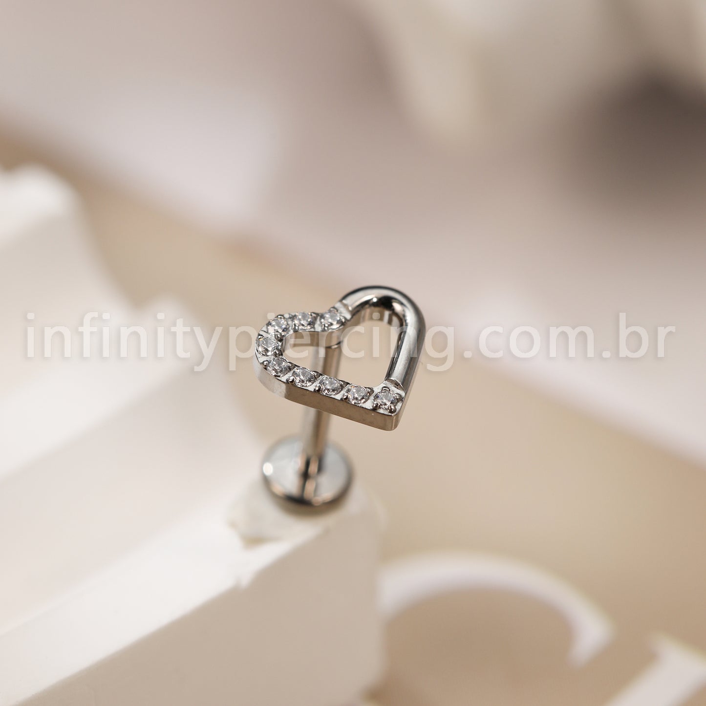 Piercing Labret Titânio Coração Com Zircônia Cravajada