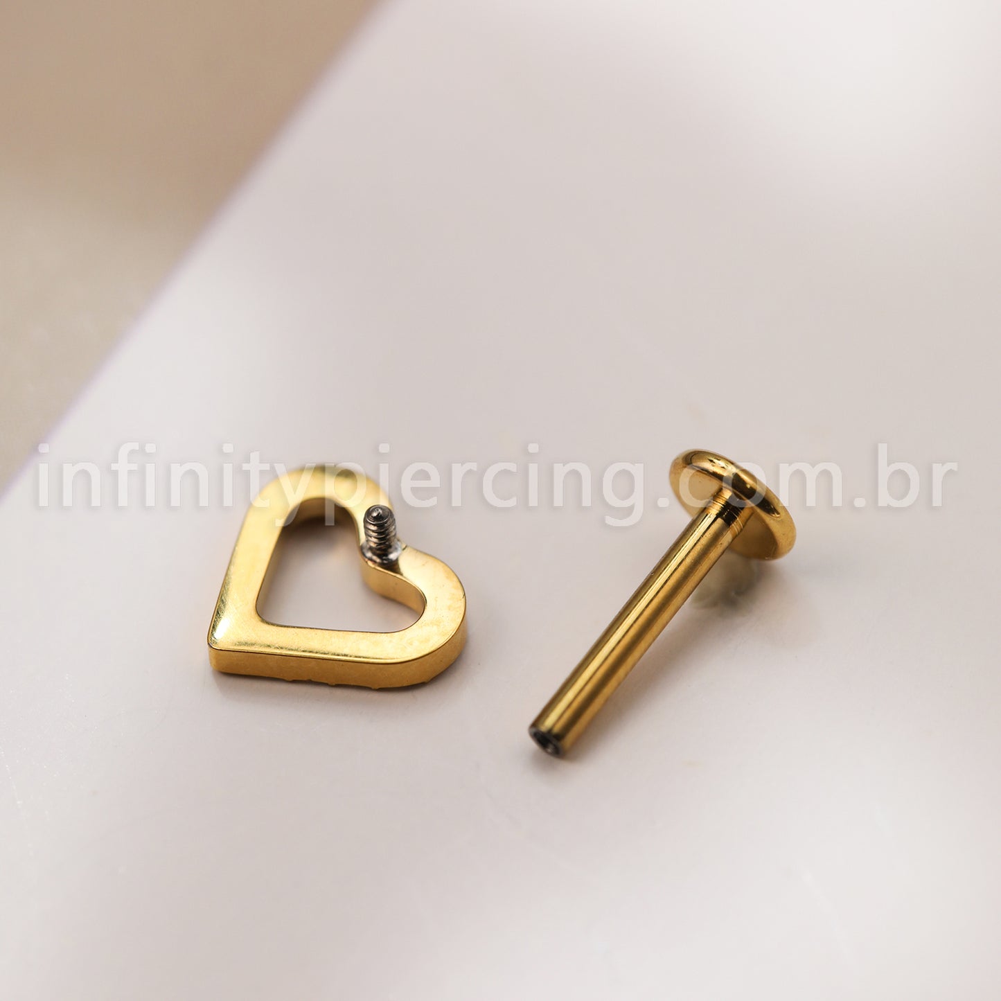 Piercing Labret Titânio Coração Com Zircônia Cravajada
