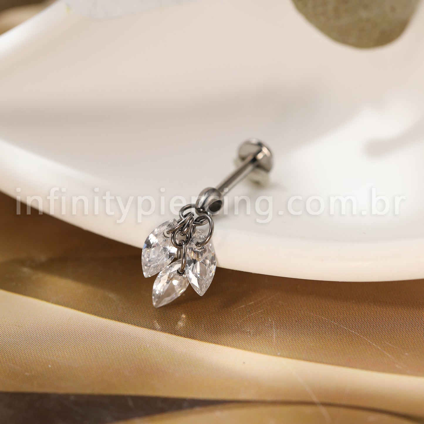 Piercing Labret Titânio Com 3 Pingentes Zircônia