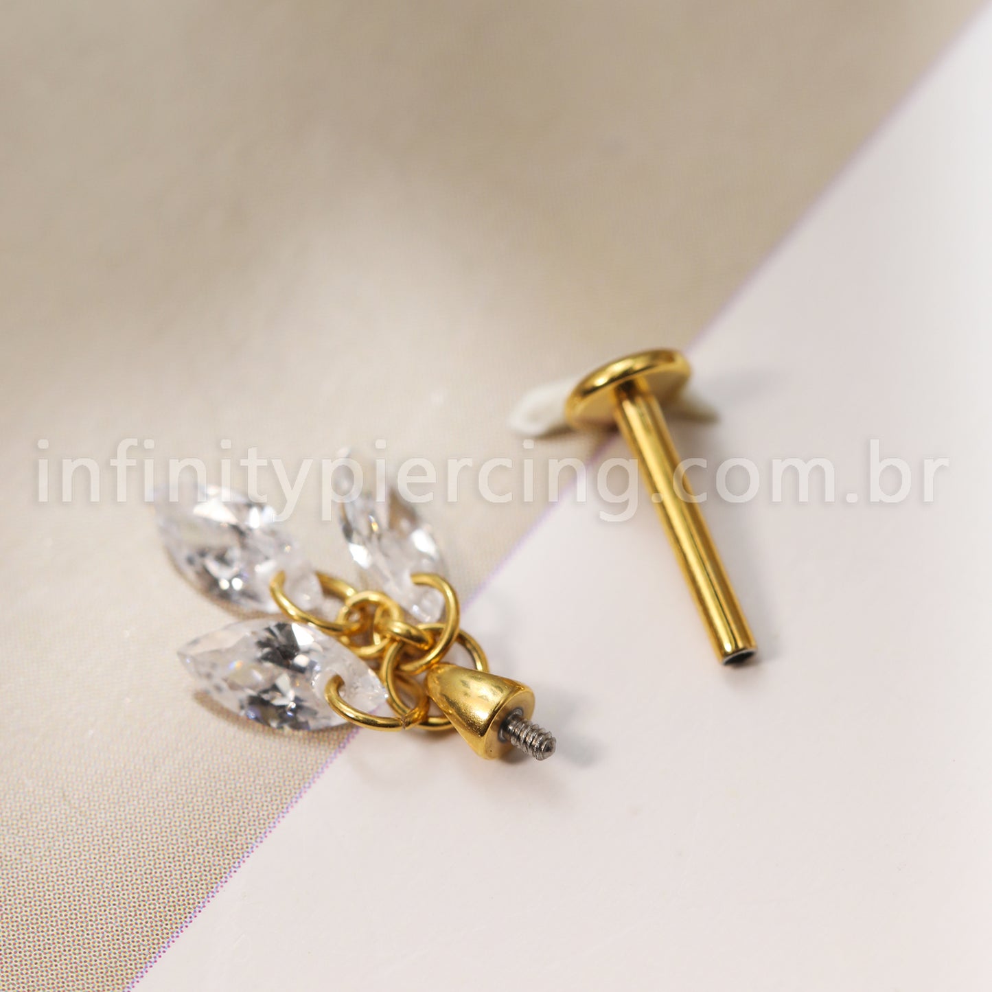 Piercing Labret Titânio Com 3 Pingentes Zircônia